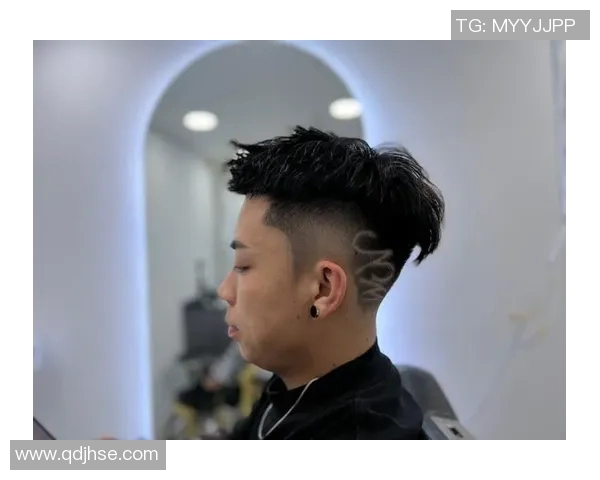 足球明星发型大揭秘男士时尚潮流的多样选择与个性展示